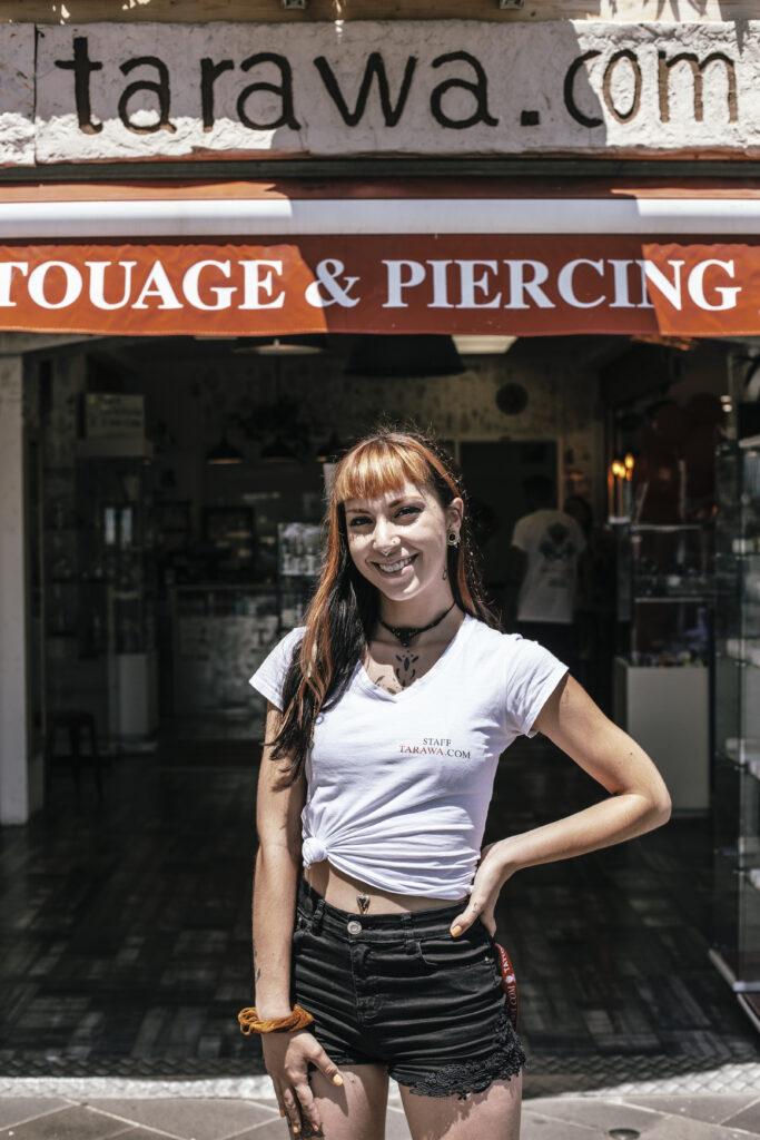 Cécile Enseigne Tarawa tattoo piercing